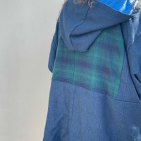מעיל/ז׳קט מדגם אליס מבד באריגה רחבה בצבעים של כחול