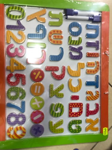 לוח מגנט אותיות ומספרים