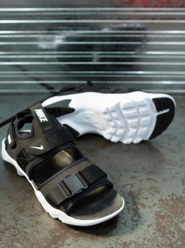 סנדל NIKE גברים צבע שחור לבן