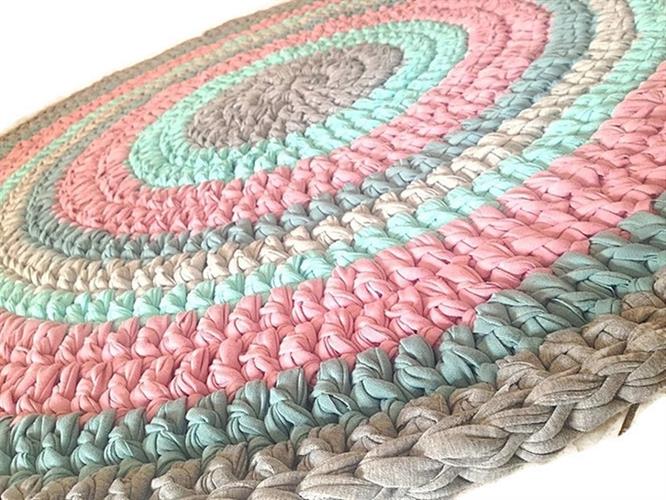 שטיח סרוג לחדר הילדים בצבעים משתלבים  המתאימים לבת ולבן