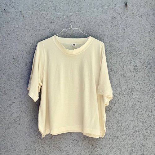 חולצה מדגם איה (שרוול קצר) בצבע חמאה