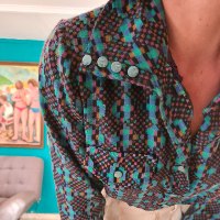 חולצה גאומטרית מכופתרת מידה L