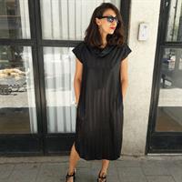 שמלת מאונטן כסופה שרוול קצר