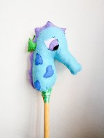 סוסון ים על מקל בצבע תכלת *סוג ב'*