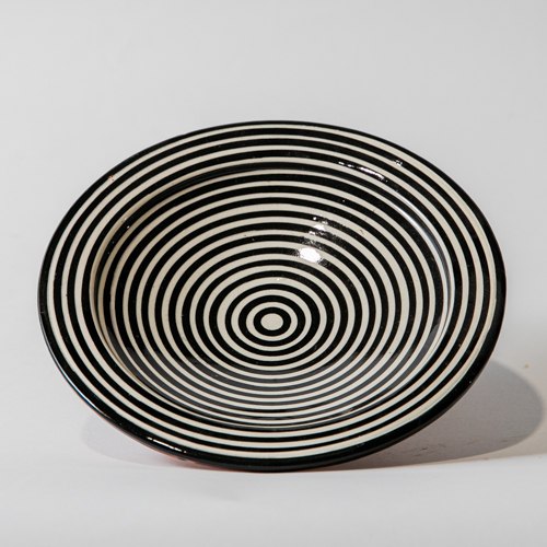 צלחת שחור לבן פסים L