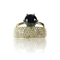 טבעת זהב 14 קרט משובצת יהלום שחור 2 קראט ויהלומים לבנים 1.1 קראט