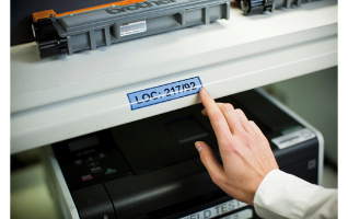 סרט סימון מקורי שחור על רקע כחול Brother TZe551 Labelling Tape Cassette 24mmx8m