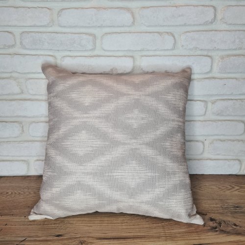 כרית מעויינים אפור לבן