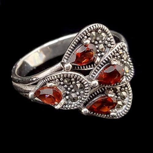 טבעת כסף משובצת מרקזטים ואבני גארנט אדום RG1475 | תכשיטי כסף 925 | טבעות כסף
