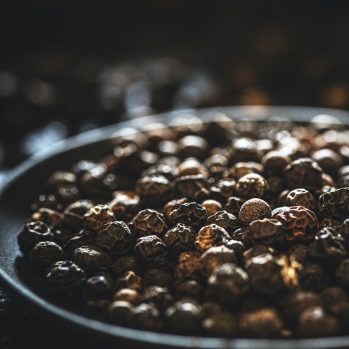 פלפל שחור שלם – 100 גרם