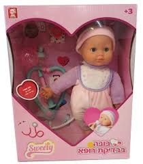 בובה בבדיקת רופא