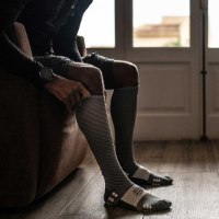 זוג גרביים מלאים לרכיבה ולריצה דגם 2022 צבע  אפור דגם RECOVERY