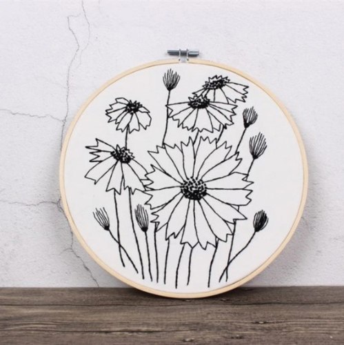 ערכת ריקמה שחור לבן בחישוק - חרציות