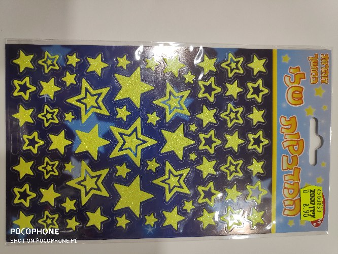 מדבקות כוכבים זוהרות בחושך