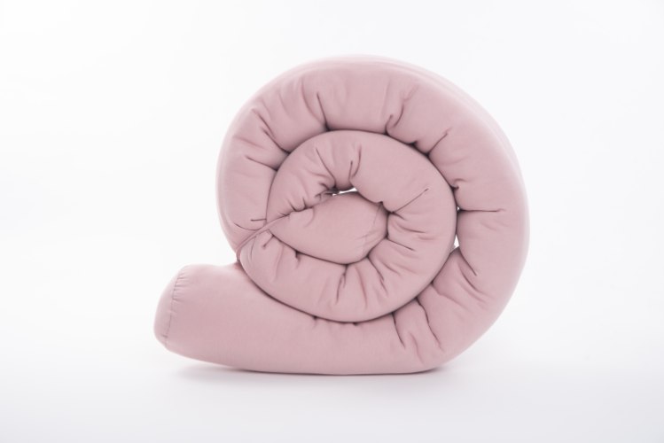 לולי שבלולי ורוד עתיק - נחשוש מכותנה אורגנית- 2 מטר- עם חוטים מיועדים לקשירה למיטה