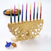 חנוכיה מפליז בסגנון גאומטרי