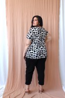 חולצת T SHIRT בילי מנומר לבן