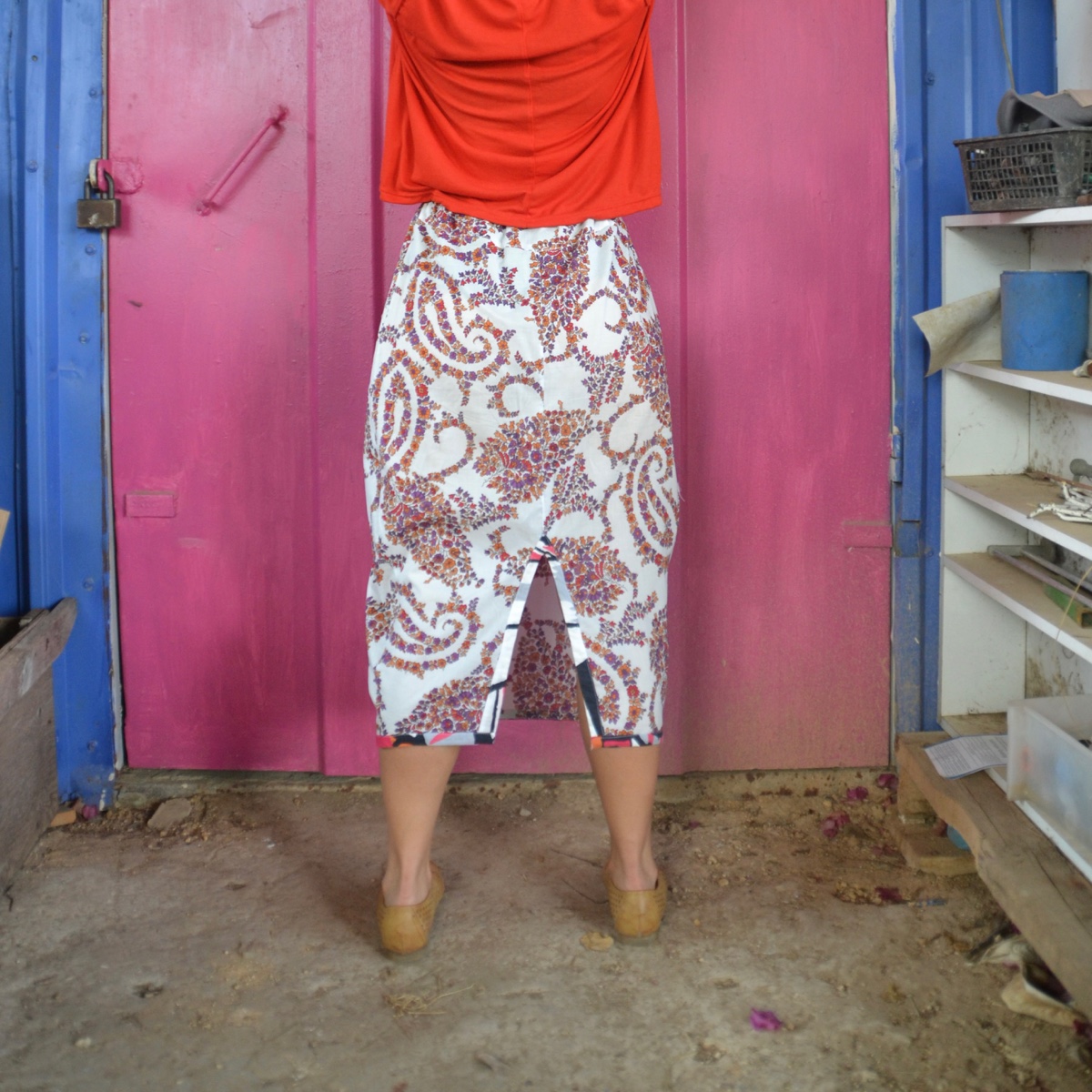 חצאית ארוכה מדגם אילה עם הדפס פרחים סבנטיז