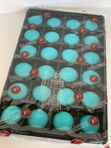 מקרונים תכלת- 24 חצאים במגש