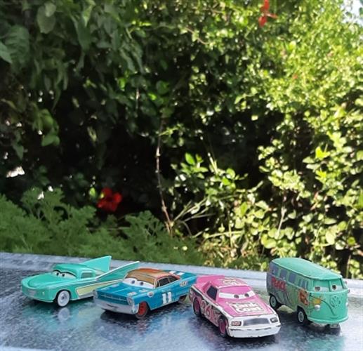 מכוניות צעצוע ממתכת  מהסרט cars מבית דיסני, המחיר לארבעתם