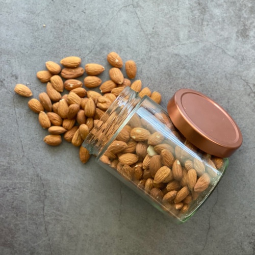 שקדים שלמים במשקל – 250 גרם