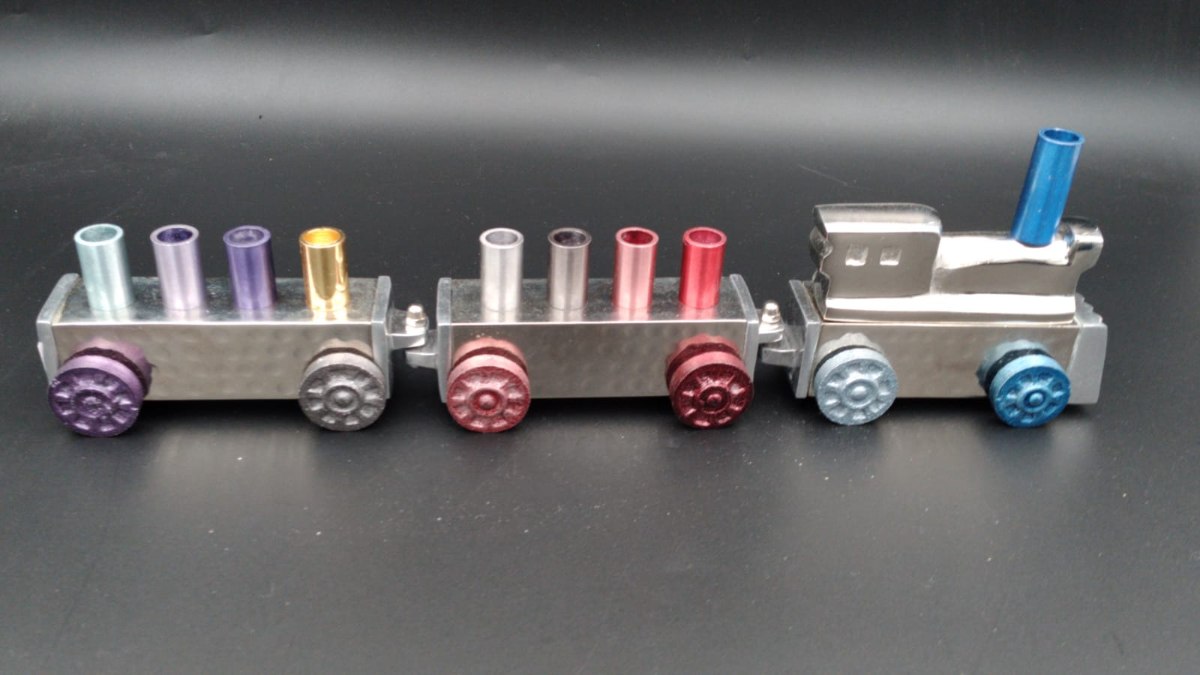 חנוכייה דגם רכבת