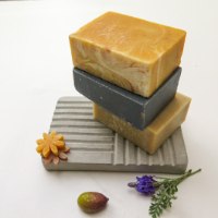 מארז סבונית פסים ושלושה סבונים