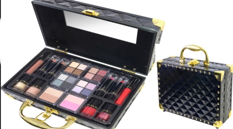 מזוודת איפור שחורה