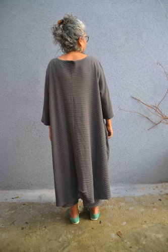 טוניקה מדגם טל מבד ופל בצבע פלדה