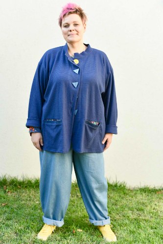 קרדיגן מדגם אלי מבד פיקה בצבע כחול הפועל