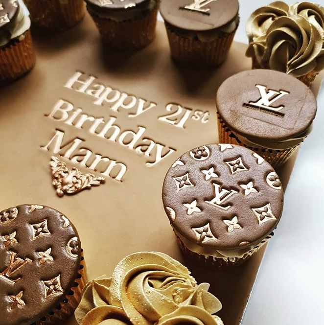 emulsion samlet set væv LOUIS VUITTON TEXTURE MAT - Louis Vuitton cupcake, LV cake logo, LV cookie  , LV cake stamp, LV