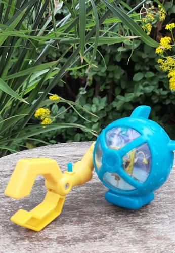 בוב ספוג, מקרן תמונות מעוצב בצורת צוללת עם צבט. מקדונלד