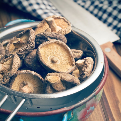 פטריות שיטאקי מיובשות 30 גרם