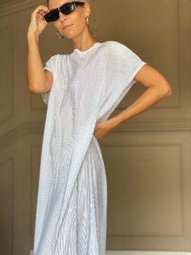 שמלת NAM - פליסה לבן