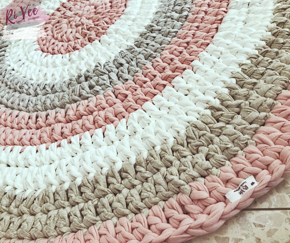 שטיח סרוג,שטיח עגול סרוג בחוטי טריקו, שטיח בוורוד עתיק לחדר של ילדה, שטיח בשילוב ורוד ולבן לחדר של תינוקת, שטיח סרוג לעיצוב חדרי ילדים, שטיחים, שטיח לחדר הילדים, שטיח לחדר של ילדה, שטיחים סרוגים, שטיחים מטריקו, שטיח סרוג ורוד עתיק, שטיח עגול, 