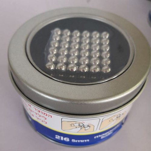 כדורים מגנטיים כסופים