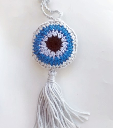 עין כחולה, עין סרוגה ,מתלה עין, מתלה עין באפור, נגד עין הרע, מתנה לבית חדש, עיצוב חדרים, עין סרוגה, מתלה עין סרוג, 