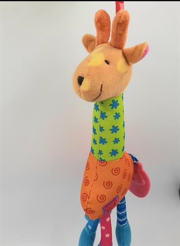 ג'ירפה לתליה בעגלת תינוקות