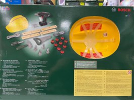 ערכת פועל גדולה של חברת BOOSH כולל קסדה לילד ומברגה חשמלית ועוד מגוון רחב של ציוד עבודה!!