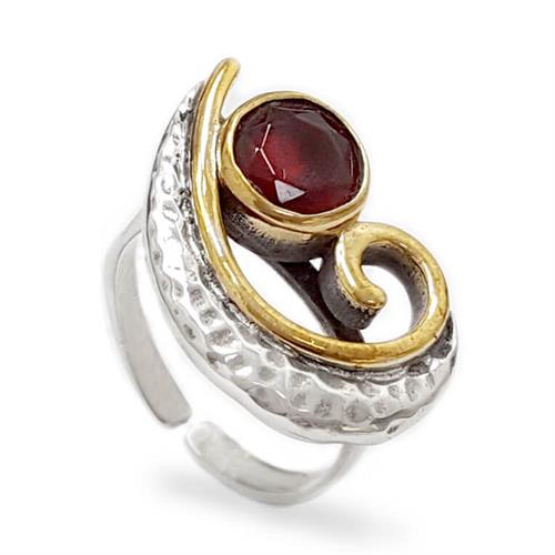 טבעת מכסף משובצת אבני זרקון צבע אדום ושילוב ציפוי נחושת RG1684