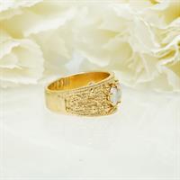 טבעת זהב רחבת משובצת אופלים טבעיות