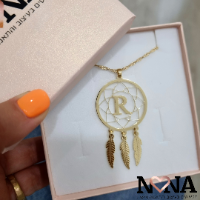 שרשרת לוכד חלומות עם נוצות ואות בפנים דגם LA270