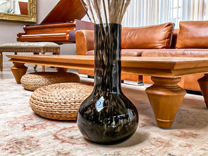 כד מנומר שחור גדול