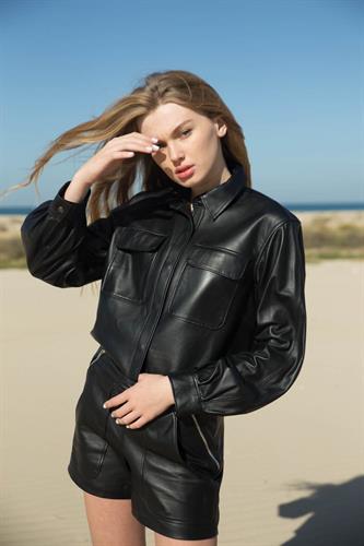 חולצת עור קאי