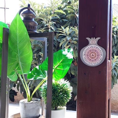 רימון צבעוני לתלייה על הקיר - ברכת הבית אנגלית  DR 34