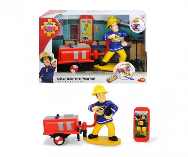 סמי הכבאי יורה מים על שלט