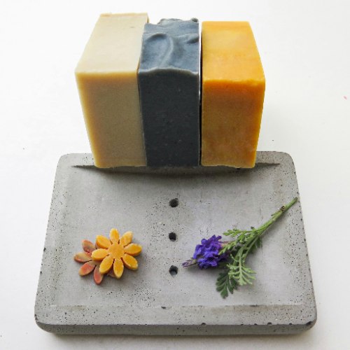 מארז סבוניה ושלושה סבונים