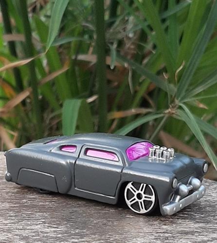 מכונית צעצוע, דגם של  מכונית מפוארת מדגם leadfoot  תוצרת maisto