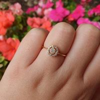 טבעת זהב משובצת מעגלי יהלומים | טבעת מעוצבת | טבעת אירוסין משובצת