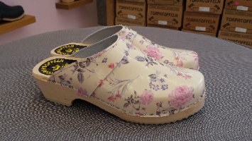 קבקבי עץ פרחוני שמנת